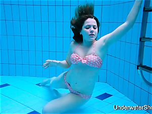 marvelous woman shows sumptuous assets underwater